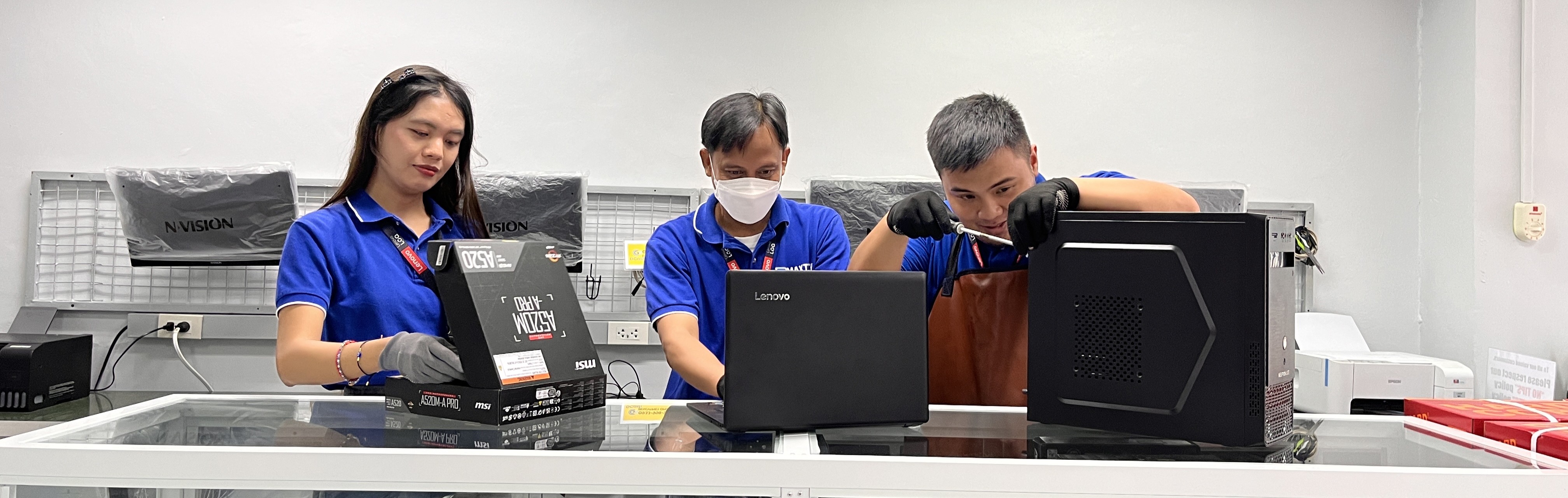 MAXTECH team working